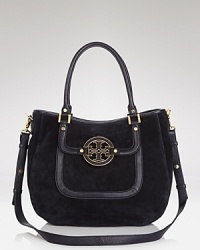 Tory Burch's signature hardware dresses up this luxe leather carryall. Impossibly effortless, it's the over-the-shoulder bag you'll reach for day in and out. Tory Burch's signature hardware dresses up this luxe leather carryall. Impossibly effortless, it's the over-the-shoulder bag you'll reach for day in and out.