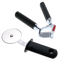 OXO Good Grips 2-Piece Pizza Wheel and Garlic Press Set OXO Good Grips 2-Piece Pizza Wheel and Garlic Press Set