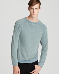An effortless design from ALTERNATIVE accommodates your casual cool look, whether you're catching a Fellini film downtown or just drinking a cappuccino and watching the day go by. An effortless design from ALTERNATIVE accommodates your casual cool look, whether you're catching a Fellini film downtown or just drinking a cappuccino and watching the day go by.