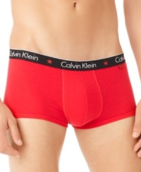 Look good without clothes in these form fitting, comfortable, and fashionable low rise trunk by Calvin Klein. Look good without clothes in these form fitting, comfortable, and fashionable low rise trunk by Calvin Klein.