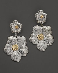 Ethereal flowers captured in silver and 18K gold. By Buccellati. Ethereal flowers captured in silver and 18K gold. By Buccellati.