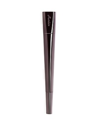 The prodigious Le 2 de Guerlain mascara quickly claimed its place as the must-have tool in all makeup pouches. The main brush provides volume, length and curl for the longest lashes, while the mini-brush helps to precisely define all small lashes and lower lashes. The prodigious Le 2 de Guerlain mascara quickly claimed its place as the must-have tool in all makeup pouches. The main brush provides volume, length and curl for the longest lashes, while the mini-brush helps to precisely define all small lashes and lower lashes.