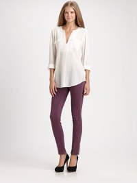 Master minimalist fashion in these beloved skinnies, equipped with a low rise, soft, worn-in finish and lots of stretch. THE FITRise, about 7Inseam, about 31THE DETAILSZip flyFive-pocket style37% cotton/37% rayon/24½% Lyocell/1½% elastaneMachine washMade in USA of imported fabricModel shown is 5'10 (177cm) wearing US size 4. Master minimalist fashion in these beloved skinnies, equipped with a low rise, soft, worn-in finish and lots of stretch. THE FITRise, about 7Inseam, about 31THE DETAILSZip flyFive-pocket style37% cotton/37% rayon/24½% Lyocell/1½% elastaneMachine washMade in USA of imported fabricModel shown is 5'10 (177cm) wearing US size 4.