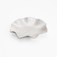 Bring the beauty of the beach to your table with the Simply Designz Ivory Collection. Handcrafted with a delicate scalloped ivory interior, this elegant bowl is equally suited to casual and formal dining. Bring the beauty of the beach to your table with the Simply Designz Ivory Collection. Handcrafted with a delicate scalloped ivory interior, this elegant bowl is equally suited to casual and formal dining.