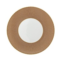 Embellished with an organically complex basket weave pattern and rendered in gold-tipped earthy hues, the Reynaud Tresor beige dinner plate lends boho-chic sophistication to the dining table.