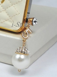Designer inspired pearl white Set - 3.5mm Anti dust Ear Cap Dock Plug and beige cream white Leather iPhone 4 4S case - iStore Designer inspired pearl white Set - 3.5mm Anti dust Ear Cap Dock Plug and beige cream white Leather iPhone 4 4S case - iStore