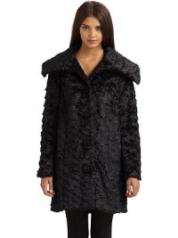 THE LOOKOver-sized shirt collar Front button closure Long sleeves Faux fur design Fully linedTHE FITAbout 33 ½ from shoulder to hemTHE MATERIALPolyesterCARE & ORIGINDry clean Imported