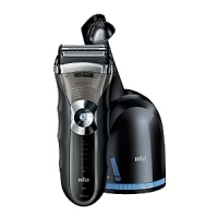 The intuitive shaver head of the Braun 390CC Series 3 automatically adjusts with every facial contour for maximum closeness and comfort. The intuitive shaver head of the Braun 390CC Series 3 automatically adjusts with every facial contour for maximum closeness and comfort.
