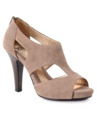 The Sofft Pavia Sandals deconstruct the classic t-strap look with sculpted cutouts, a closed ankle profile, and trendy stacked heel for something fresh and modern. The Sofft Pavia Sandals deconstruct the classic t-strap look with sculpted cutouts, a closed ankle profile, and trendy stacked heel for something fresh and modern.