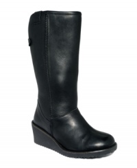 EMU's Sandon boots are water-resistant with a warm sheepskin lining. A rubber wedge gives the silhouette a style boost. EMU's Sandon boots are water-resistant with a warm sheepskin lining. A rubber wedge gives the silhouette a style boost.