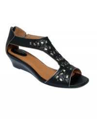 Thread together your ideal look. The Artisan Thimble Clover sandals by Clarks round out a boho-chic look with an extra-padded sole for tons of comfort. Thread together your ideal look. The Artisan Thimble Clover sandals by Clarks round out a boho-chic look with an extra-padded sole for tons of comfort.