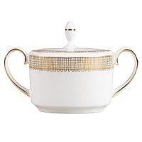 Vera Wang, in collaboration with Wedgwood, has designed a tableware collection full of understated elegance and classic beauty that embraces the ultra chic, sophisticated style that Vera is known for. Gilded Weave takes its inspiration from the Greek and Neo-classical accents used in Vera Wangs Spring 2008 Bridal Collection. The gold and platinum mixed motifs invoke themes of nature and spring with graceful and subtle flourishes. This collection is designed to stand-alone or to mix and match. Vera Wang, in collaboration with Wedgwood, has designed a tableware collection full of understated elegance and classic beauty that embraces the ultra chic, sophisticated style that Vera is known for. Gilded Weave takes its inspiration from the Greek and Neo-classical accents used in Vera Wangs Spring 2008 Bridal Collection. The gold and platinum mixed motifs invoke themes of nature and spring with graceful and subtle flourishes. This collection is designed to stand-alone or to mix and match.