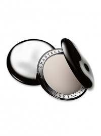 Created especially for HD cameras, Chantecaille's revolutionary skin smoothing powder goes on without a trace leaving only a flawless, matte finish. The innovative weightless powder is non-drying and colorless making it appropriate for all skin types. The ultra gliding texture never settles into fine lines and blends like a fluid on to skin to perfect your complexion. Pores are instantly erased leaving skin silky-soft and smoother than ever. Made in Italy.*ONLY ONE PER CUSTOMER.