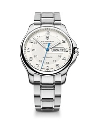 Packaged in a gift box with an accompanying Swiss army knife, this Victorinox Swiss Army watch makes the perfect set. Packaged in a gift box with an accompanying Swiss army knife, this Victorinox Swiss Army watch makes the perfect set.
