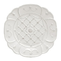 Pretty floral patterns pay homage to the beauty of some of the world's most famous gardens in a variety of floral patterns. This Jardins Du Monde 'Villandry dessert plate is a great addition to your table, set with wit and style. Pretty floral patterns pay homage to the beauty of some of the world's most famous gardens in a variety of floral patterns. This Jardins Du Monde 'Villandry dessert plate is a great addition to your table, set with wit and style.
