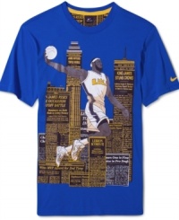 Take on the world and take over the courts in this Lebron graphic t-shirt with Dri-Fit technology from Nike. Take on the world and take over the courts in this Lebron graphic t-shirt with Dri-Fit technology from Nike.