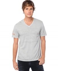 It's tee time. A cool graphic and v-neck from Buffalo David Bitton keeps this shirt at the front of your casual wardrobe. It's tee time. A cool graphic and v-neck from Buffalo David Bitton keeps this shirt at the front of your casual wardrobe.
