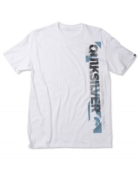 Relax and let this classic t-shirt from Quiksilver do the work of keeping you looking fresh this summer. Relax and let this classic t-shirt from Quiksilver do the work of keeping you looking fresh this summer.