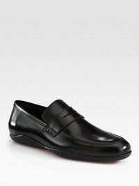 A sleek London look rendered in hand-polished Italian Gloss Calf leather and accented with a Technogel® comfort innersole and a Vibram® 'Windsurf' outsole for a pop of color, flexibility and traction.Leather upperLeather liningTechnogel InnersoleExclusive Vibram® 'Windsurf' soleMade in Italy A sleek London look rendered in hand-polished Italian Gloss Calf leather and accented with a Technogel® comfort innersole and a Vibram® 'Windsurf' outsole for a pop of color, flexibility and traction.Leather upperLeather liningTechnogel InnersoleExclusive Vibram® 'Windsurf' soleMade in Italy