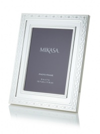 Mikasa Infinity Band Picture Frame with Cream Velvet Backing, 5 x 7 Mikasa Infinity Band Picture Frame with Cream Velvet Backing, 5 x 7