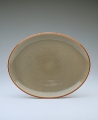 A large modern shape and warm, natural hues make this oval platter a versatile serving piece. From Denby's dinnerware and dishes collection. A large modern shape and warm, natural hues make this oval platter a versatile serving piece. From Denby's dinnerware and dishes collection.