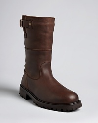 Rugged yet refined, these Hunter boots reap the rewards of leather for an uncommonly cool boot that gives you a classic, timeworn edge. Rugged yet refined, these Hunter boots reap the rewards of leather for an uncommonly cool boot that gives you a classic, timeworn edge.