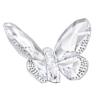 Bring spring into your house all year round with this masterpiece of the butterfly family. This magnificently crafted, fully faceted butterfly in clear crystal reflects the light beautifully. The very special crystal application technique creates a subtle glitter at the edges of the wings. Mix and match this unique piece with the colored butterflies for an even more stunning effect.
