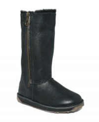 For the ultimate in stylish warmth and weather resistance. EMU's Ashby boots feature a soft EVA inset and a side zipper that can be folded down to reveal the cozy sheepskin lining. For the ultimate in stylish warmth and weather resistance. EMU's Ashby boots feature a soft EVA inset and a side zipper that can be folded down to reveal the cozy sheepskin lining.