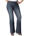 A contoured waist and slimming panel lend an ultra-flattering fit to Levi's bootcut plus size jeans, finished by a medium wash.