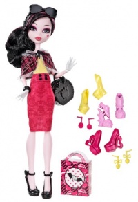 Monster High Draculaura Doll & Shoe Collection Monster High Draculaura Doll & Shoe Collection