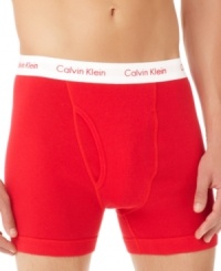 A three-pack of boxer briefs-the style that Calvin Klein made famous back at the beginning of the Nineties-now updated with a restyled fly and modern fit. A three-pack of boxer briefs-the style that Calvin Klein made famous back at the beginning of the Nineties-now updated with a restyled fly and modern fit.