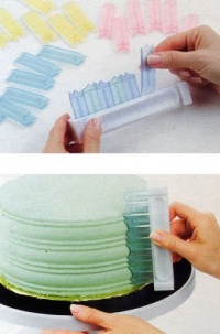 Wilton 2104-12 Icing Sculptor Set with Handle and 64 Design Blades Wilton 2104-12 Icing Sculptor Set with Handle and 64 Design Blades