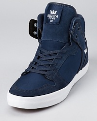 Skater style invades your casual look with the Supra Vaider. It's outfitted with an oversized tongue and eyelet overlays for a cool layered effect. Skater style invades your casual look with the Supra Vaider. It's outfitted with an oversized tongue and eyelet overlays for a cool layered effect.