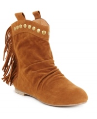 The Saldana booties feature fringe detailing along the back and small neatly-lined studs along the rounded edges of the shaft. The Saldana booties feature fringe detailing along the back and small neatly-lined studs along the rounded edges of the shaft.