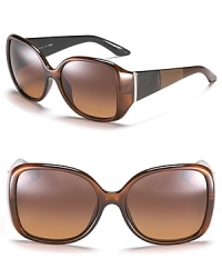Oversized square frames with with logo printed arms, a chic silhouette from Fendi. Oversized square frames with with logo printed arms, a chic silhouette from Fendi.