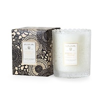 Voluspa's exquisite Crème de Peche collection blends white peach with tart ripe nectarine and creamy vanilla bean for an exceptional fragrance that elegantly scents your home. Voluspa's exquisite Crème de Peche collection blends white peach with tart ripe nectarine and creamy vanilla bean for an exceptional fragrance that elegantly scents your home.