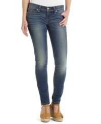 Master chill style in these five-pockets jeans from Levi's that pairs skinny leg design with a dirty fade! Master chill style in these five-pockets jeans from Levi's that pairs skinny leg design with a dirty fade!