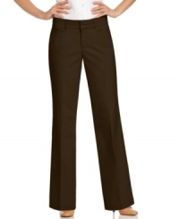 The petite Metro Trouser from Dockers feature a stretch curvy fit, with an invisible extra inch at the waistband for a comfortable feel and a seamless look. The petite Metro Trouser from Dockers feature a stretch curvy fit, with an invisible extra inch at the waistband for a comfortable feel and a seamless look.