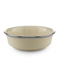 The Solitaire pattern expresses timeless refinement in the simplicity of translucent ivory bone china banded in polished platinum. The Solitaire pattern expresses timeless refinement in the simplicity of translucent ivory bone china banded in polished platinum.