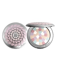 Meteorites Voyage is a technological wonder, a blend of matte and pearly shades, an ingenious mixture of six correcting or light-enhancing colors to deliver the purest radiance to all complexions. Three correcting colors: a mauve that catches the light and brightens the complexion, a pink that refreshes tired complexions and a green that reduces redness. Three light-enhancing colors: a white to infuse the complexion with light, with no chalky effect, a champagne to make the skin sparkle and radiate and a pink gold to unify olive complexions and warm up fair skin tones. Meteorites Voyage is a technological wonder, a blend of matte and pearly shades, an ingenious mixture of six correcting or light-enhancing colors to deliver the purest radiance to all complexions. Three correcting colors: a mauve that catches the light and brightens the complexion, a pink that refreshes tired complexions and a green that reduces redness. Three light-enhancing colors: a white to infuse the complexion with light, with no chalky effect, a champagne to make the skin sparkle and radiate and a pink gold to unify olive complexions and warm up fair skin tones.