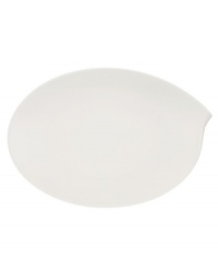Reshape modern tables with the Flow oval platter from Villeroy & Boch. A fluid, asymmetrical design in white fine china offers unconventional elegance for every meal and occasion. Perfect for the main course! Reshape modern tables with the Flow oval platter from Villeroy & Boch. A fluid, asymmetrical design in white fine china offers unconventional elegance for every meal and occasion. Perfect for the main course!