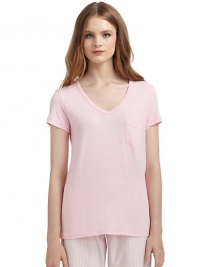 THE LOOKV-neckChest pocketShort sleevesPullover styleTHE FITAbout 25 from shoulder to hemTHE MATERIALCotton/rayonCARE & ORIGINMachine washImported THE LOOKV-neckChest pocketShort sleevesPullover styleTHE FITAbout 25 from shoulder to hemTHE MATERIALCotton/rayonCARE & ORIGINMachine washImported