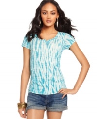 This tie-dye top from Lucky Brand Jeans is super-summery with frayed cut-off shorts! This tie-dye top from Lucky Brand Jeans is super-summery with frayed cut-off shorts!