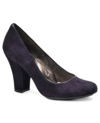 Refined and classy with an elegant lining around the edges. Sofft's Florentina pumps can be dressed up or down depending on your mood. Refined and classy with an elegant lining around the edges. Sofft's Florentina pumps can be dressed up or down depending on your mood.