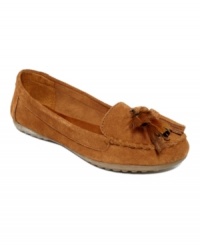 At the corner of coziness and style. Feathers and tassels on the vamp of Minnetonka's Carissa flats add plenty of detail to your most casual looks. At the corner of coziness and style. Feathers and tassels on the vamp of Minnetonka's Carissa flats add plenty of detail to your most casual looks.