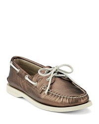 Metallic leather takes the classic boat shoes from the deck to the dock. Wear on and off the boat all summer and into the autumn for shimmering, nautical-inspired style. Metallic leather takes the classic boat shoes from the deck to the dock. Wear on and off the boat all summer and into the autumn for shimmering, nautical-inspired style.
