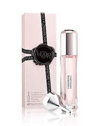 Flowerbomb is a floral explosion, a profusion of flowers that has the power to make everything more positive. Opulent and full-bodied, the iconic and multi-faceted Flowerbomb is available in a luxurious, refillable purse spray version, letting the magic of Viktor & Rolf live on wherever you may go.Notes: bergamot, tea, freesia, jasmine, orange blossom, orchid, rose, patchouli. Flowerbomb is a floral explosion, a profusion of flowers that has the power to make everything more positive. Opulent and full-bodied, the iconic and multi-faceted Flowerbomb is available in a luxurious, refillable purse spray version, letting the magic of Viktor & Rolf live on wherever you may go.Notes: bergamot, tea, freesia, jasmine, orange blossom, orchid, rose, patchouli.
