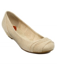 The Rocket Dog Tonic Wedges are a great way to beat the heat, thanks to their gathered fabric upper, pop of gathered decor and cool covered heel. The Rocket Dog Tonic Wedges are a great way to beat the heat, thanks to their gathered fabric upper, pop of gathered decor and cool covered heel.