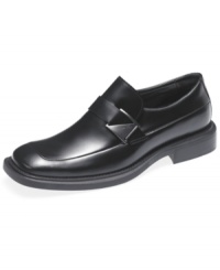 A smooth leather strap and metallic ornament accent this pair of men's dress shoes, giving these timeless Kenneth Cole loafers for men understated and sleek modern details. A smooth leather strap and metallic ornament accent this pair of men's dress shoes, giving these timeless Kenneth Cole loafers for men understated and sleek modern details.