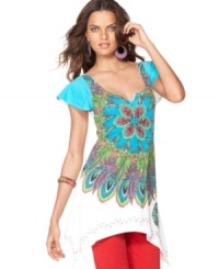 Beading details accent the colorful floral print on this Desigual top for a bold spring look! Beading details accent the colorful floral print on this Desigual top for a bold spring look!